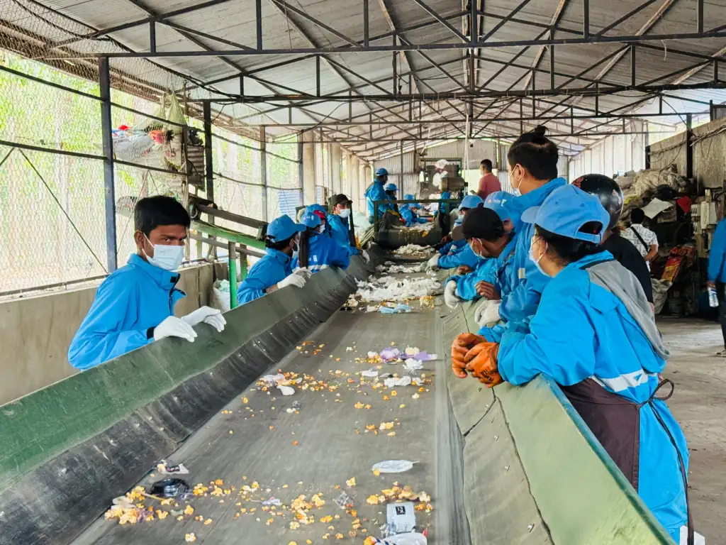 福州窗帘定制指南：布艺窗帘与百叶窗的遮光与装饰方案解析