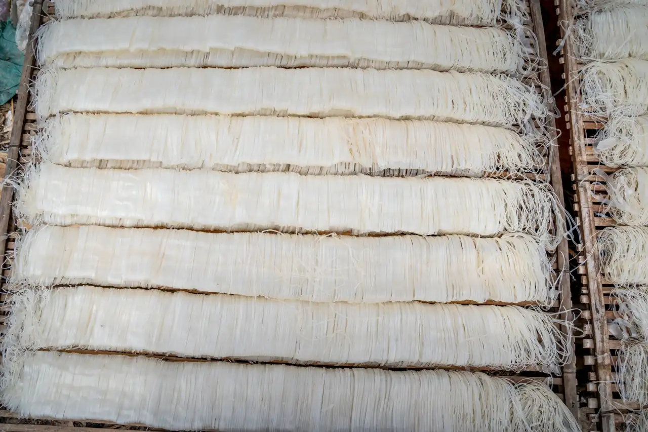 福州佐腕装饰设计：布艺窗帘与百叶窗定制工艺对比分析