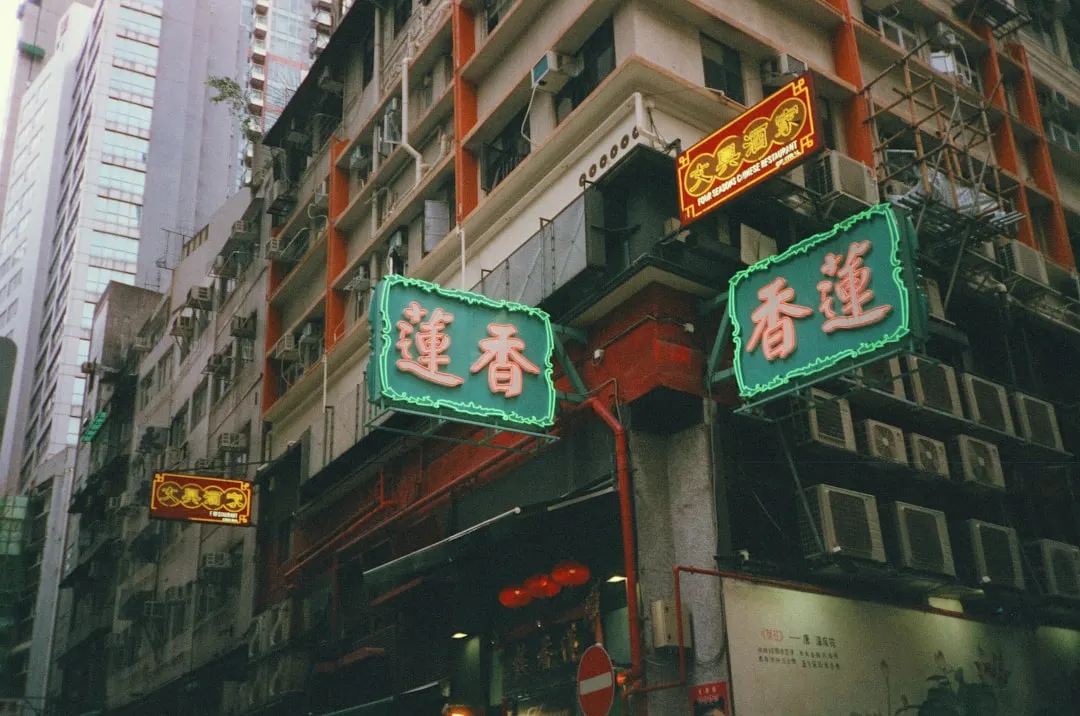 福州地区柔纱帘与布艺窗帘遮光性能对比分析及选型建议